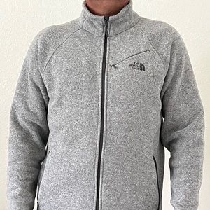 The North Face Fleece Turtleneck w/phone zipper pocket in Heather Gray